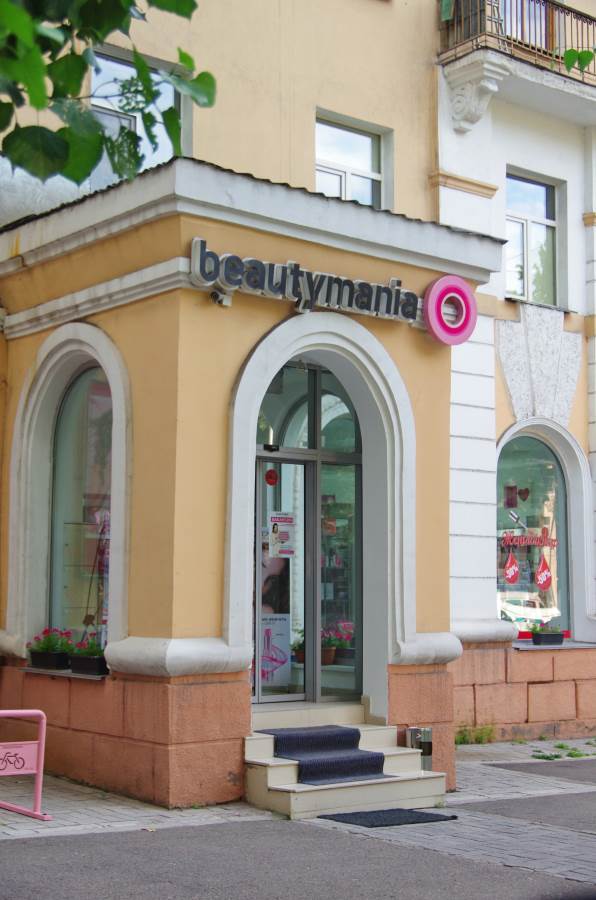 Трехсекционное окно со сложным открыванием. Оконная компания KSKE в Алматы